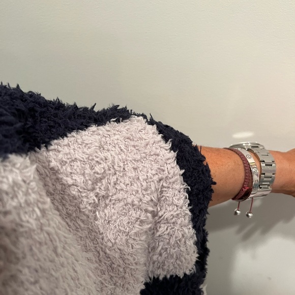 Barefoot Dreams shawl - Picture 6 of 6